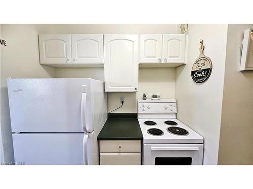 810-359 Geneva Street, St. Catharines, ON - Indoor Photo Showing Kitchen