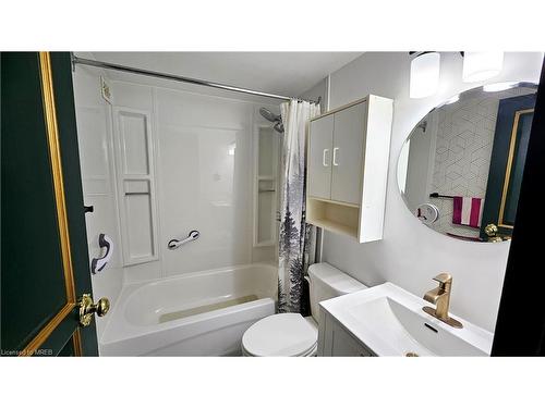 810-359 Geneva Street, St. Catharines, ON - Indoor Photo Showing Bathroom