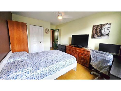 810-359 Geneva Street, St. Catharines, ON - Indoor Photo Showing Bedroom