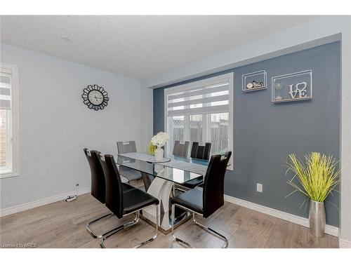 39 Washburn Drive, Guelph, ON - Indoor Photo Showing Dining Room