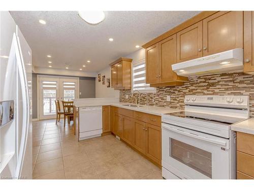 39 Washburn Drive, Guelph, ON - Indoor Photo Showing Kitchen