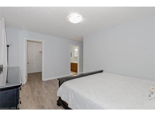 39 Washburn Drive, Guelph, ON - Indoor Photo Showing Bedroom