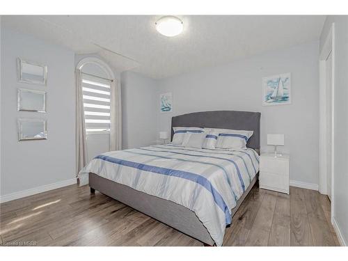 39 Washburn Drive, Guelph, ON - Indoor Photo Showing Bedroom