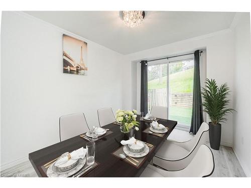 5-648 Doon Village Road, Kitchener, ON - Indoor Photo Showing Dining Room