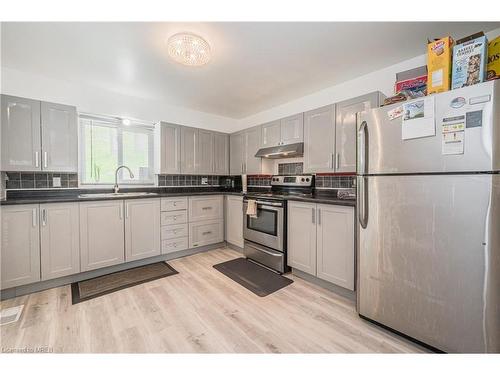 5-648 Doon Village Road, Kitchener, ON - Indoor Photo Showing Kitchen