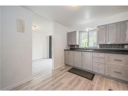 5-648 Doon Village Road, Kitchener, ON - Indoor Photo Showing Kitchen