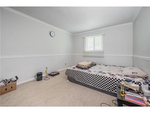 5-648 Doon Village Road, Kitchener, ON - Indoor Photo Showing Bedroom