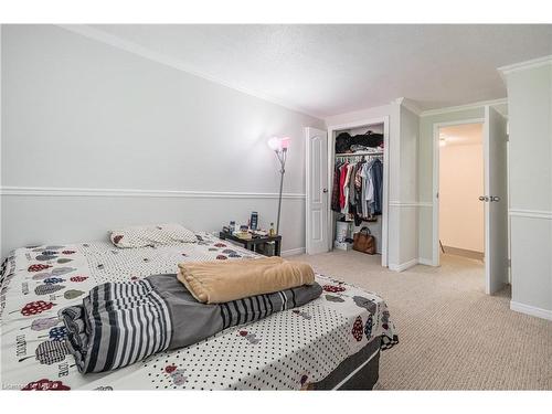 5-648 Doon Village Road, Kitchener, ON - Indoor Photo Showing Bedroom