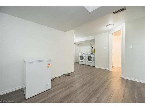 5-648 Doon Village Road, Kitchener, ON - Indoor Photo Showing Laundry Room