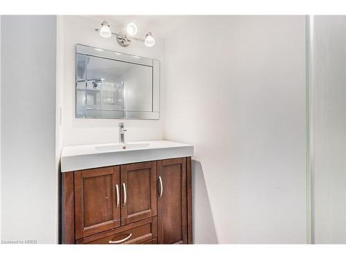 5-648 Doon Village Road, Kitchener, ON - Indoor Photo Showing Bathroom
