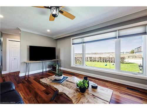 12925 Ninth Line, Halton Hills, ON - Indoor Photo Showing Living Room