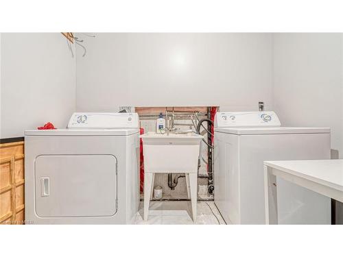 1050 Kimball Crescent, London, ON - Indoor Photo Showing Laundry Room