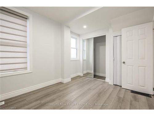 1004 Oak Street, Windsor, ON - Indoor Photo Showing Other Room