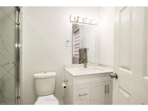 1004 Oak Street, Windsor, ON - Indoor Photo Showing Bathroom