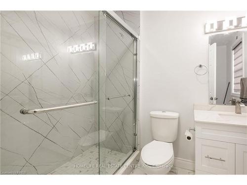 1004 Oak Street, Windsor, ON - Indoor Photo Showing Bathroom