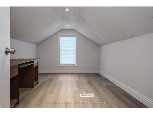 1004 Oak Street, Windsor, ON - Indoor Photo Showing Other Room