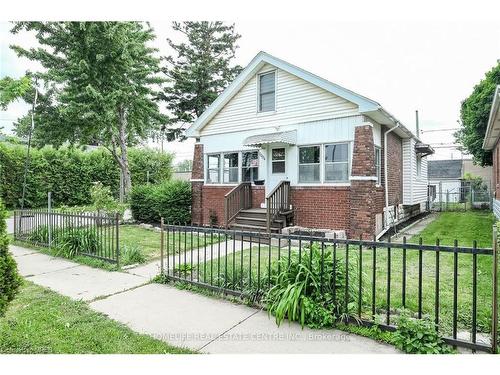 1004 Oak Street, Windsor, ON - Outdoor