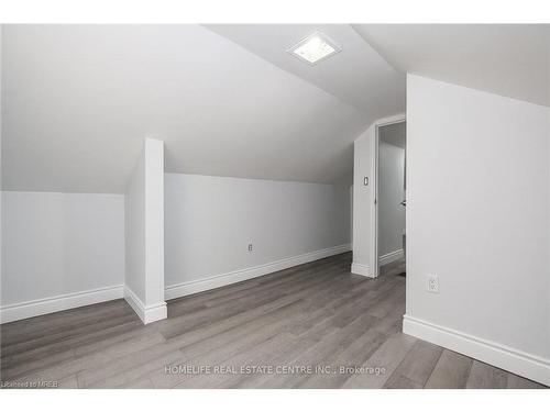 1004 Oak Street, Windsor, ON - Indoor Photo Showing Other Room