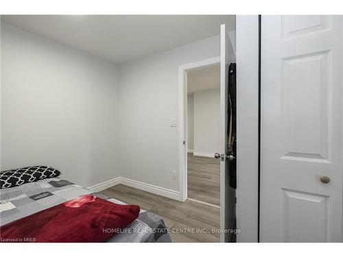 1004 Oak Street, Windsor, ON - Indoor Photo Showing Bedroom