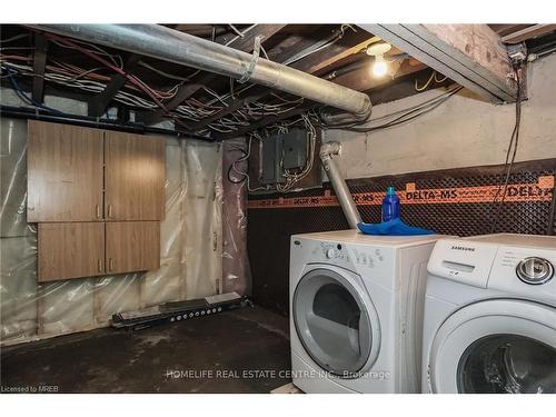 1004 Oak Street, Windsor, ON - Indoor Photo Showing Laundry Room