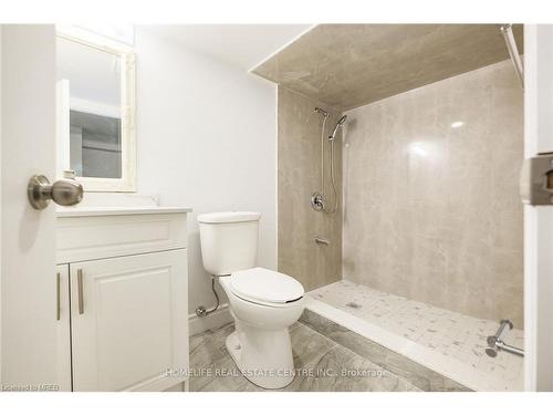 1004 Oak Street, Windsor, ON - Indoor Photo Showing Bathroom