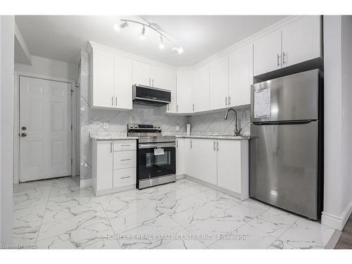 1004 Oak Street, Windsor, ON - Indoor Photo Showing Kitchen