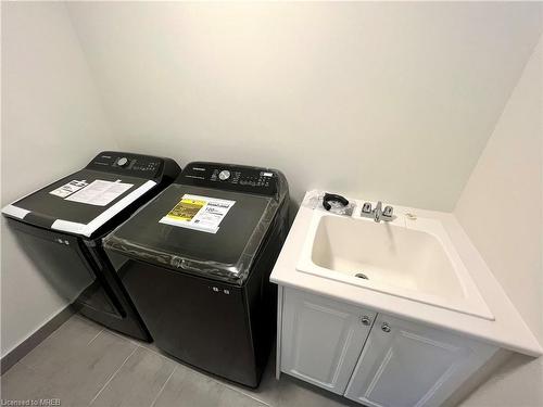 156 Lumb Drive Drive, Cambridge, ON - Indoor Photo Showing Laundry Room