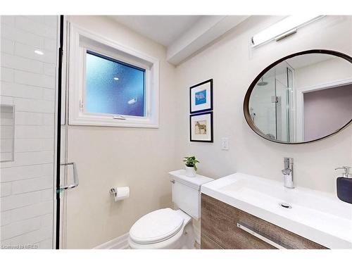 2046 Family Crescent, Mississauga, ON - Indoor Photo Showing Bathroom