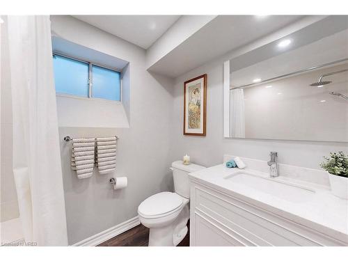 2046 Family Crescent, Mississauga, ON - Indoor Photo Showing Bathroom