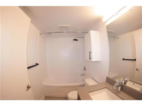 A411-1117 Cooke Boulevard, Burlington, ON - Indoor Photo Showing Bathroom