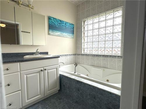 414 Erb Street W, Waterloo, ON - Indoor Photo Showing Bathroom
