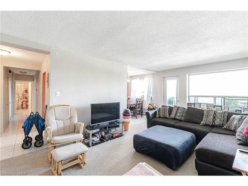 505-2411 New Street, Burlington, ON - Indoor Photo Showing Living Room