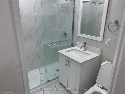 32 Mayo Avenue, Cambridge, ON - Indoor Photo Showing Bathroom