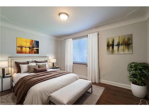 650 Dunn Avenue, Hamilton, ON - Indoor Photo Showing Bedroom