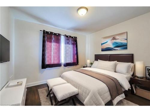 650 Dunn Avenue, Hamilton, ON - Indoor Photo Showing Bedroom