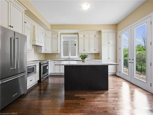 121 Blackbird Way, Hamilton, ON - Indoor Photo Showing Kitchen With Stainless Steel Kitchen With Upgraded Kitchen