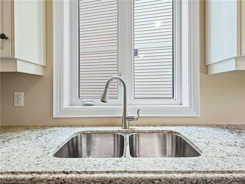 121 Blackbird Way, Hamilton, ON - Indoor Photo Showing Kitchen With Double Sink