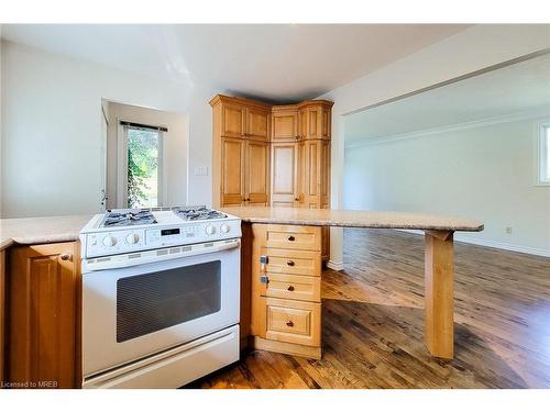 493 Brigadoon Drive, Hamilton, ON - Indoor Photo Showing Kitchen