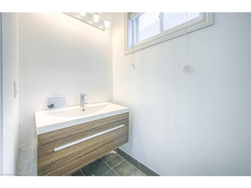 119 Wendy Court, Cambridge, ON - Indoor Photo Showing Bathroom