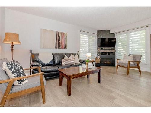 28-399 Vodden Street, Brampton, ON - Indoor Photo Showing Living Room