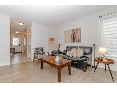 28-399 Vodden Street, Brampton, ON - Indoor Photo Showing Living Room