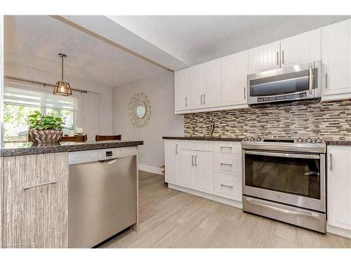 28-399 Vodden Street, Brampton, ON - Indoor Photo Showing Kitchen With Upgraded Kitchen