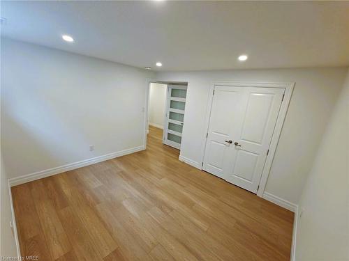 1-70 Elmwood Avenue, Cambridge, ON - Indoor Photo Showing Other Room