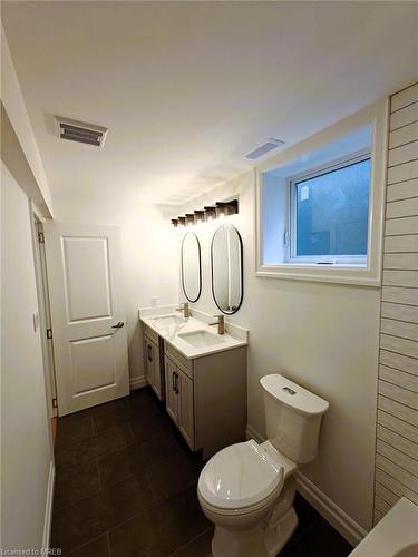 1-70 Elmwood Avenue, Cambridge, ON - Indoor Photo Showing Bathroom