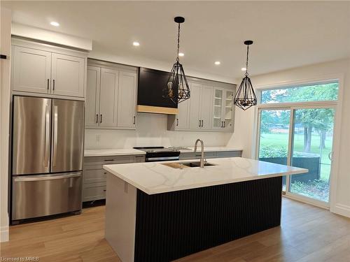 1-70 Elmwood Avenue, Cambridge, ON - Indoor Photo Showing Kitchen With Stainless Steel Kitchen With Double Sink With Upgraded Kitchen