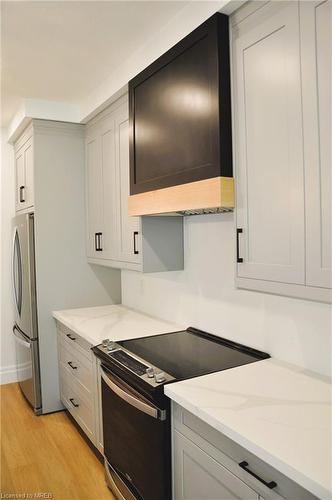 1-70 Elmwood Avenue, Cambridge, ON - Indoor Photo Showing Kitchen