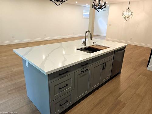 1-70 Elmwood Avenue, Cambridge, ON - Indoor Photo Showing Kitchen