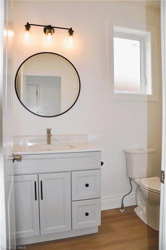 1-70 Elmwood Avenue, Cambridge, ON - Indoor Photo Showing Bathroom