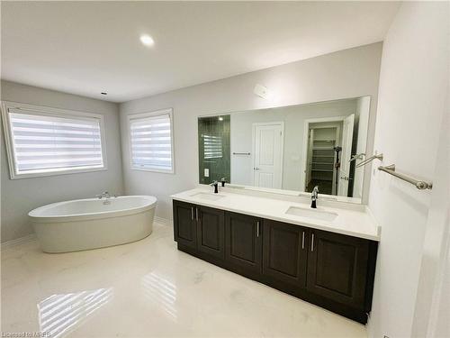 40 Sparkle Drive Drive, Thorold, ON - Indoor Photo Showing Bathroom