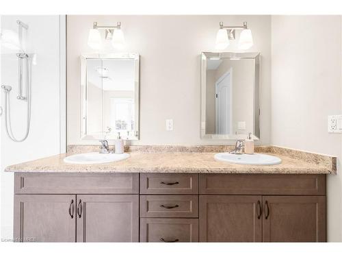 8369 Jeffrey Court E, Niagara Falls, ON - Indoor Photo Showing Bathroom
